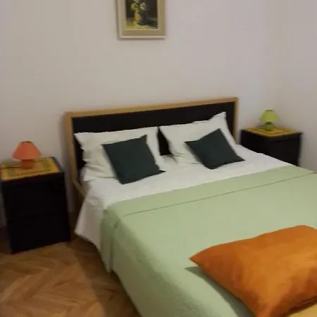 Gracela Apartment *