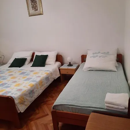 Gracela Apartment *
